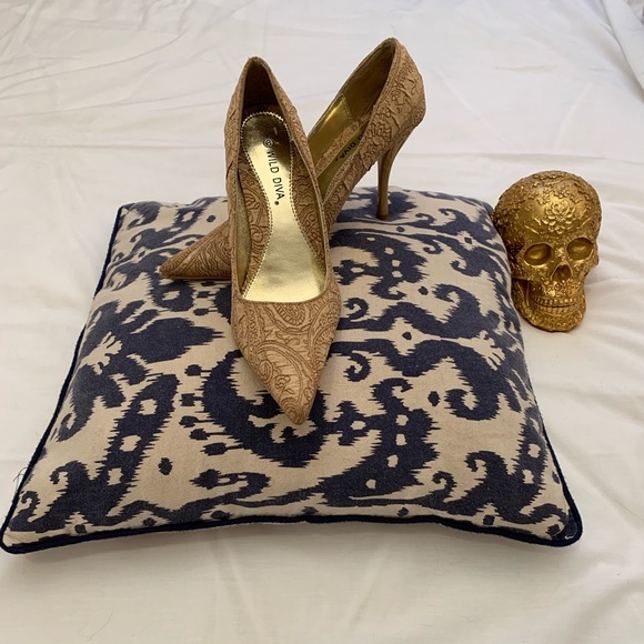 Gold wild Diva shoes size 8 - Picture 2 of 4